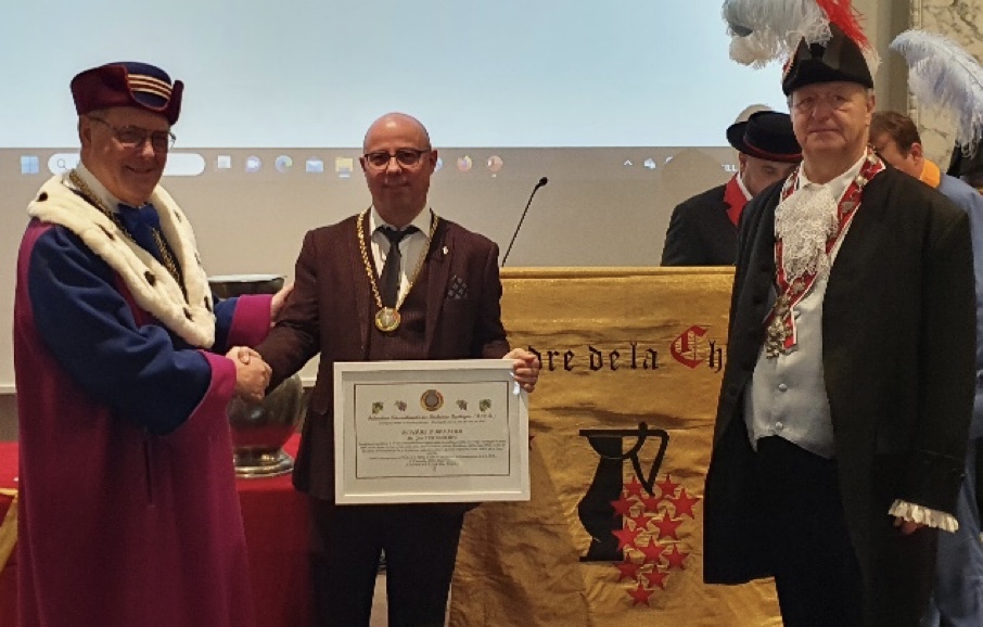 The F.I.C.B. Diploma of Honour awarded to José Vouillamoz in Bern at the Autumn Chapter of the Ordre de la Channe